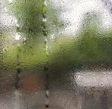 condensation fenêtre intérieur eau sur les vitres maison